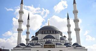 Melike Hatun Camii dualarla ibadete açıldı
