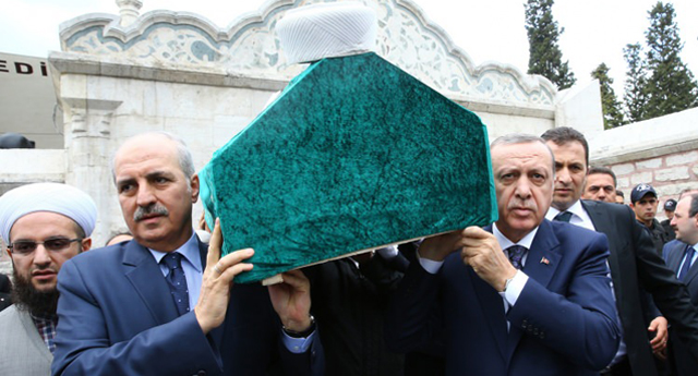 Duasını Erdoğan yaptırdı!
