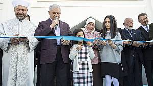 Amine Hatun Camii, dualarla ibadete açıldı.