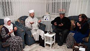 Başkan Erbaş, ehit ailelerini ziyaret etti