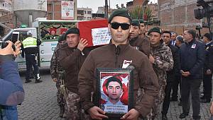 Şehit polisin cenaze namazını imam babası kıldırdı