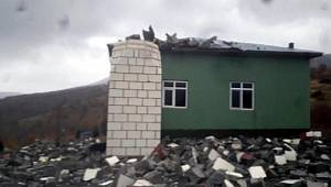 Yıldırım Cami Minaresini Yıktı