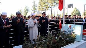 Başkanı Erbaş dan, şehit Ömer Halisdemir'e Ziyaret