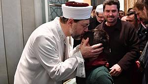 Başkan Erbaş, Millet Camii’nde çocuklar ve gençlerle buluştu