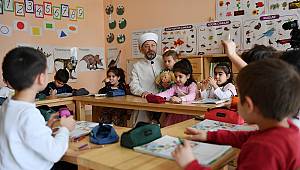 Başkan Erbaş, Özel Reyyan Anaokulunu ziyaret etti