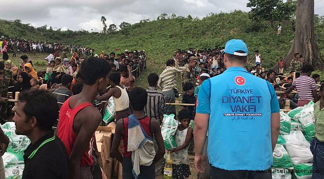 TDV Arakanlı Müslümanların elinden tutuyor