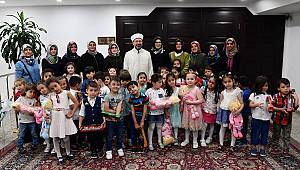 Minik öğrencilerden Diyanet’e ziyaret