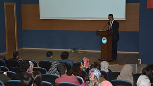 Müftü Çelik Üniversite öğrencileri ile buluştu.