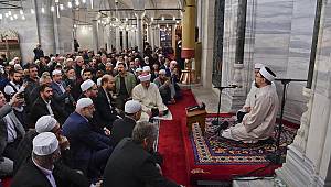 Başkan Erbaş, sabah namazında gençlerle buluştu