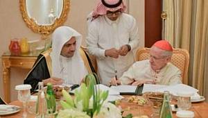 Medine'ye kilise yapacak