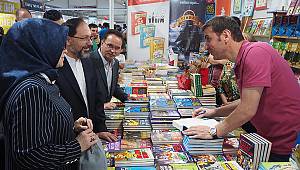 Erbaş, "37. Türkiye Kitap ve Kültür Fuarı"nı ziyaret etti