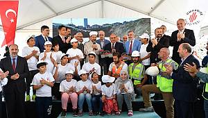 Ümraniye Büyük Camii’nin temeli dualarla atıldı