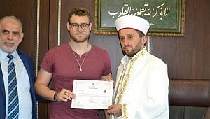 Amerikalı Tyler Owen İslâm'ı Seçti