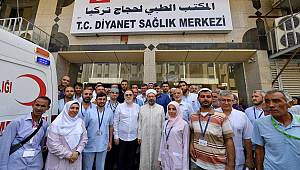 Ali Erbaş,Mekke Hastanesinde hastaları ziyaret etti.