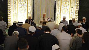 Üniversiteli Gençler Sabah Namazında Buluştu