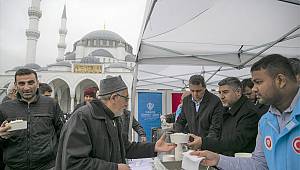 TDV'den "Mevlid-i Nebi Aşı" ikramı