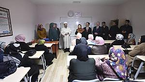 Başkan Erbaş, engelli kursiyerleri ziyaret etti