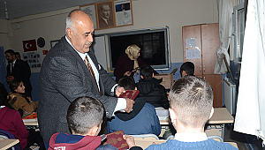 Beytüşşebaplı öğrencilere Kur’an hediye ediliyor