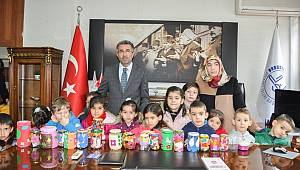 Iğdırlı “Minik Yürekler” kumbaralarını Yemen için açtı