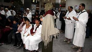  İl Müftülüğü öğrenci,öğretmenler Umre'ye gönderdi