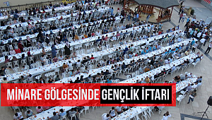 Minare Gölgesinde Gençlik İftarı
