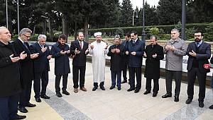 Başkan Erbaş, Bakü'de şehitlikleri ziyaret etti