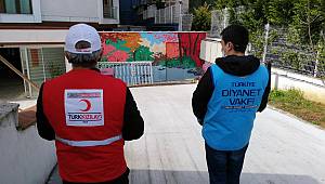 Karantinada tutulan öğrencilere hediye paketi