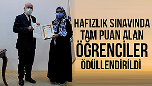 Hafızlık sınavında tam puan alan öğrenciler ödüllendirildi 