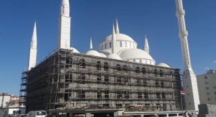 Diyarbakır'da Cami İnşaatları Devam Ediyor