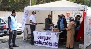 Müftülükten üniversiteyi kazanan gençlere destek