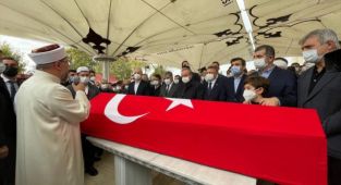 Özdemir Bayraktar son yolculuğuna uğurlandı