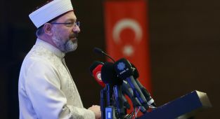 Erbaş,“Uluslararası İhtida Kongresi”ne katıldı.