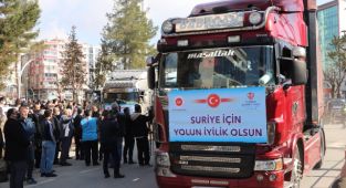 Siirt ve Amasya’dan Suriye’ye 7 tır yardım