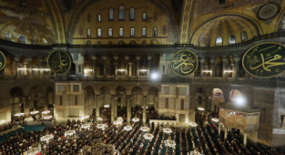 Ayasofya Camii tekrar teravihlerine kavuştu