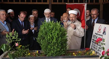 Erbaş,şehit polis memuru Fethi Sekin'in kabrini ziyaret etti.