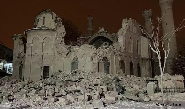 Malatya'da tarihi Yeni Camii depremde yıkıldı
