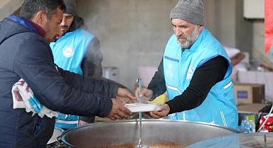 TDV 20 bin görevlisiyle depremzedelere yardım ediyor