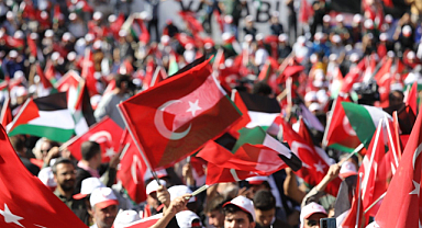 Meydanlardan Soykırıma Lanet Yağdı