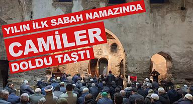 Yılın ilk sabah namazınıda camiler doldu taştı