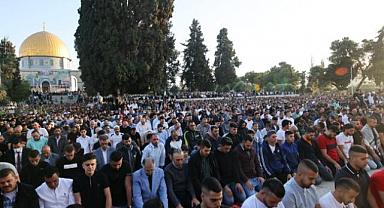 Mescid-i Aksa'da Bayram namazı 60 bin Müslümanla kılındı