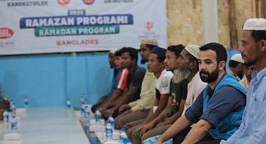 TDV, Bangladeş'te 10 bin kişilik iftar paketi dağıttı