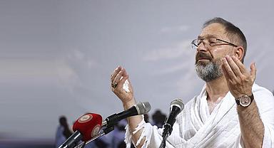 Erbaş, Arafat'ta Vakfe duasını yaptı.