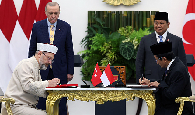 Erbaş, Malezya'da Din İşleri Bakanı Naim ile görüştü