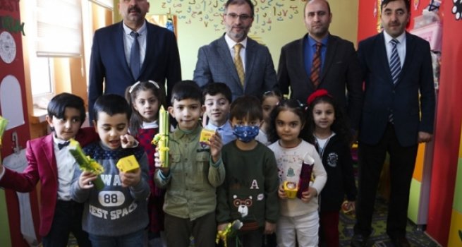 Ağrı’da minikler karne sevinci yaşadı