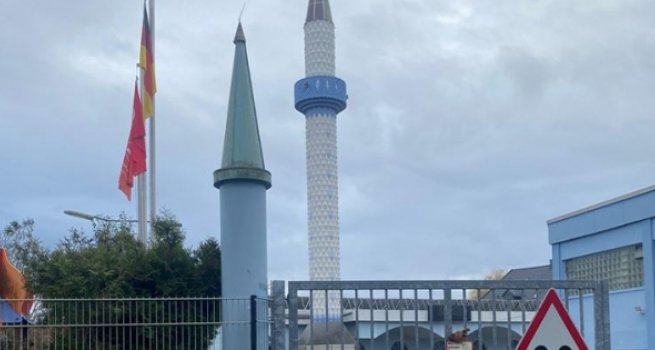 Almanya'da camiye çirkin saldırı