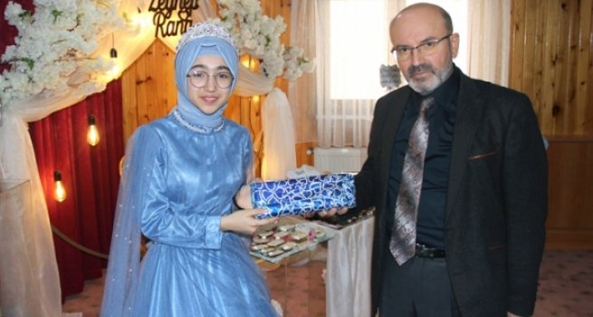 12 yaşındaki Zeynep 15 ayda hafız oldu