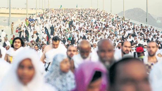 Hac izni olmayan yüzbinler Mekke'ye giremedi