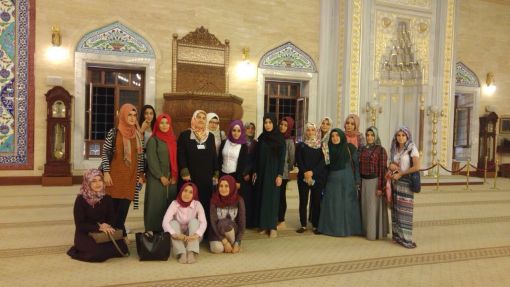 Yurt Öğrencileri Camide