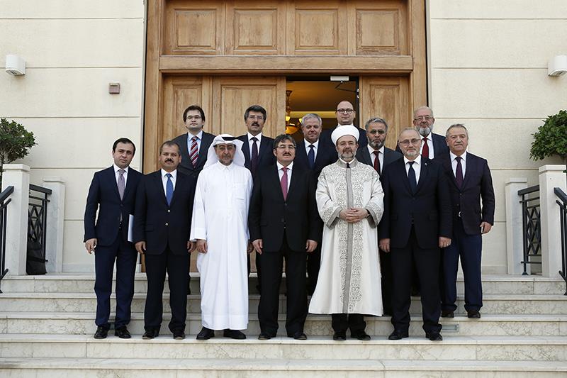 Görmez, Katar’da Dünya Müslüman Alimler Birliğini ziyaret etti.