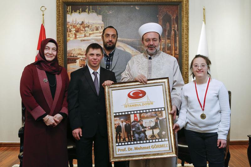 "Melek yüzlü" çocuklardan Diyanet'e ziyaret